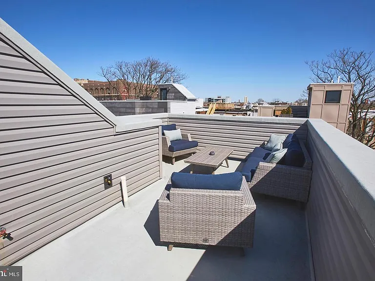 1320 S Bancroft St — Photo 19