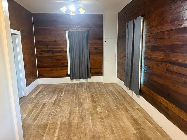 3 bed, 900 sqft, $1,100 — Photo 3