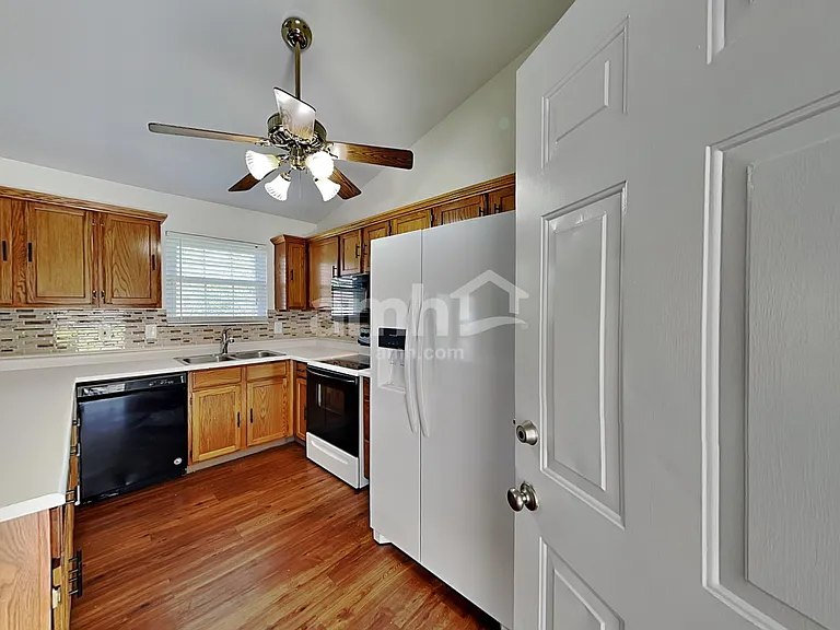 2211 Siesta Dr — Photo 3