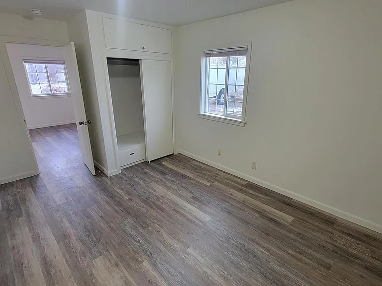 521 E Jefferson St — Photo 7