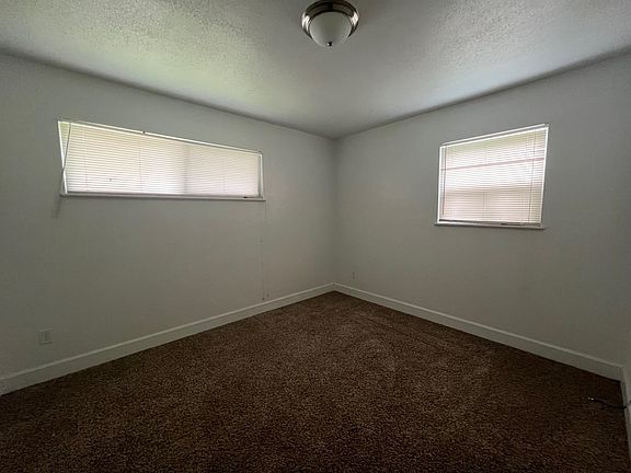 4th image of 125 Columbia Dr #A