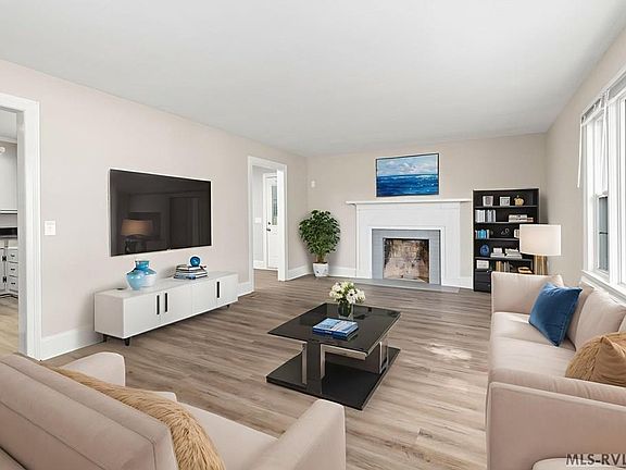 3rd image of 414 Forest Ln