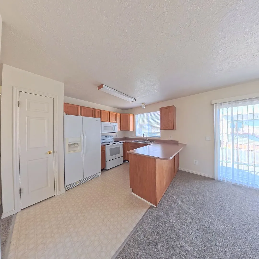 4 Bedroom House in Clearfield — Photo 4