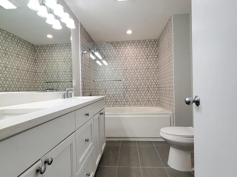 4925 S Forrestville Ave #2S — Photo 8