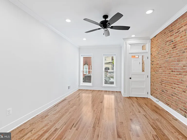 1434 Marshall St — Photo 7