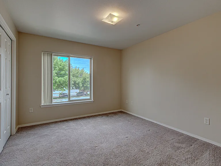 River Walk Apartments — Photo 31