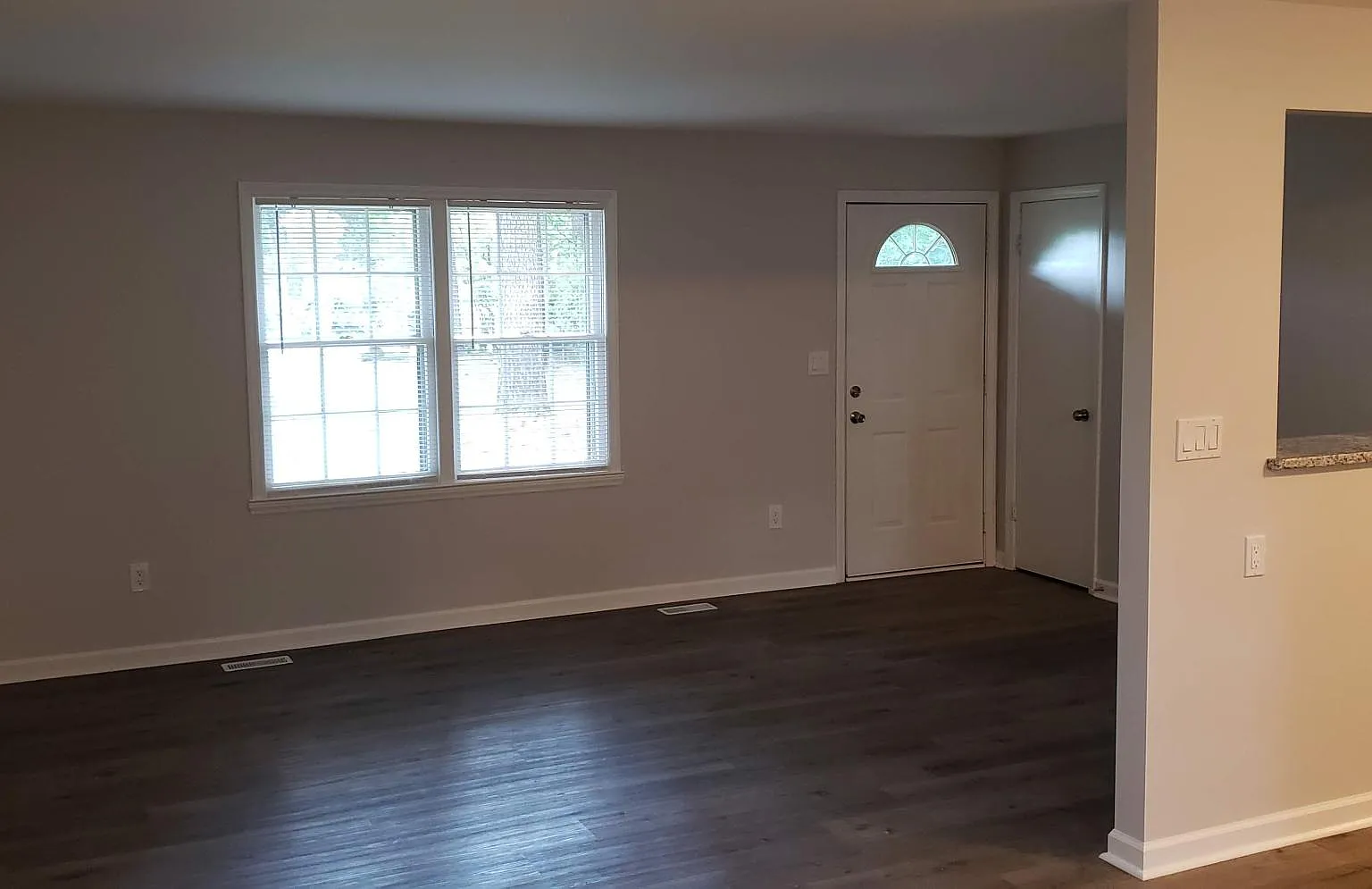 3 bed, 1100 sqft, $1,800 — Photo 2