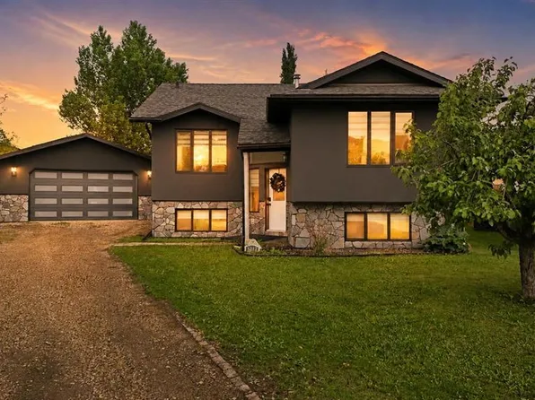 5212 S 55th Ave, Eckville, AB T0M 0X0