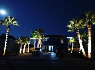 16 Mazatlan Dr, Rockport, TX 78382