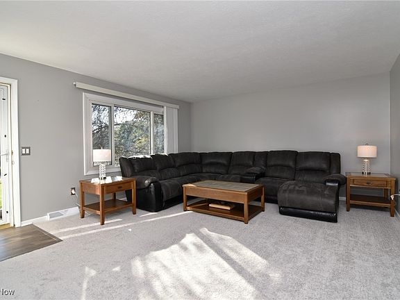 5th image of 836 Westminister Dr