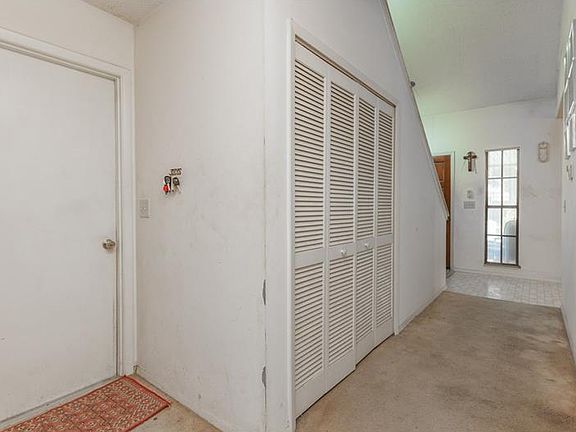 3rd image of 1931 Redbridge Dr