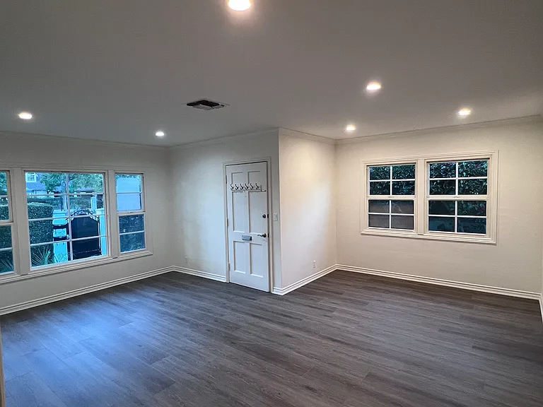 10650 Camarillo St #1 — Photo 4