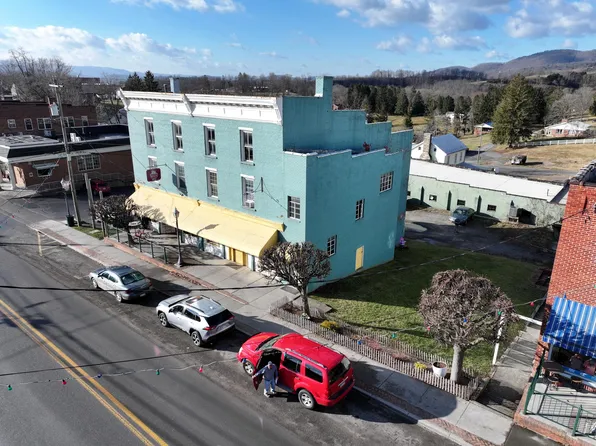 375 S Main St, Union, WV 24983