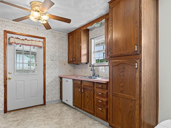 5th image of 305 Woodlawn Dr