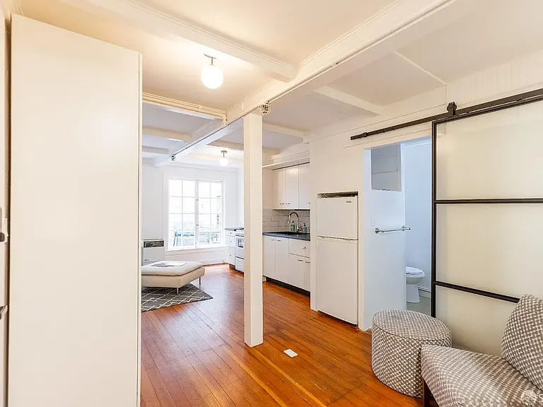 1023 Broadway #B — Photo 6