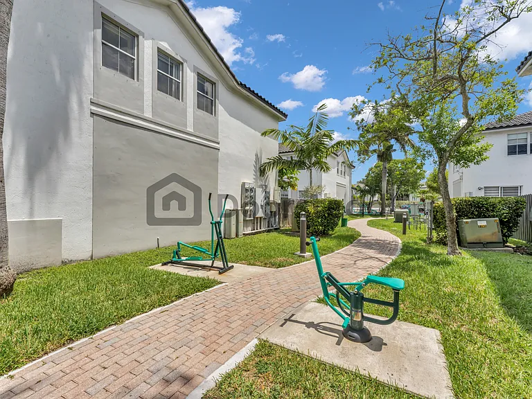 5610 NW 107th Ave #1314 — Photo 37
