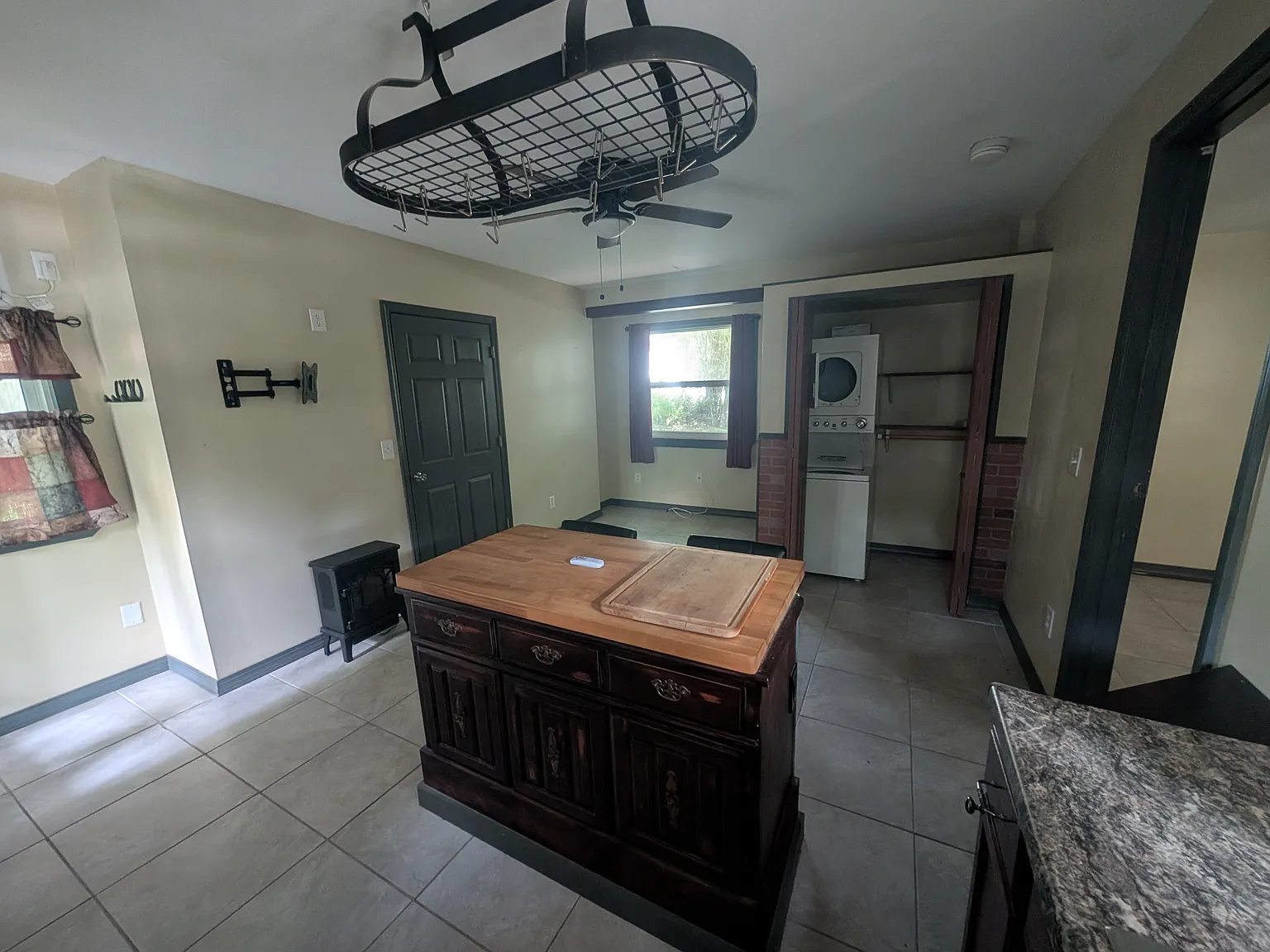 1 bed, 422 sqft, $1,100 — Photo 4