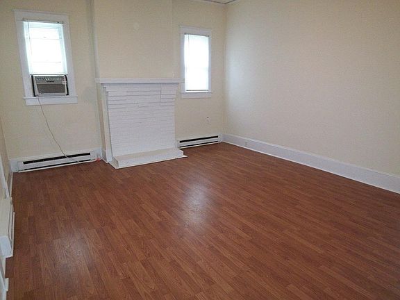 4th image of 407 S Holly St APT A