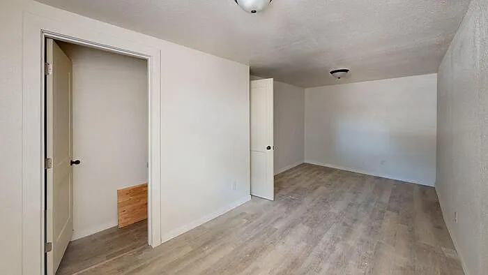 710 E Avenue F — Photo 11