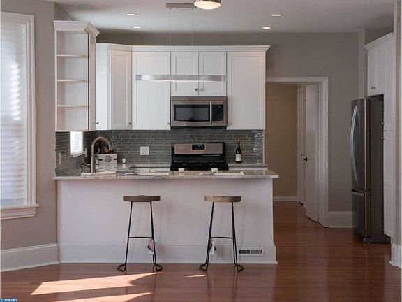 2nd image of 2137 Franklin Ave