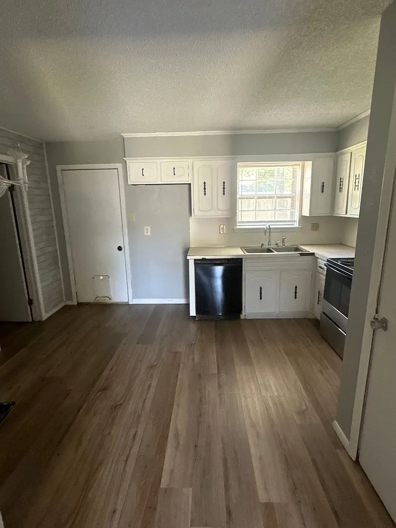 3 Bedroom and 1.5 bathroom home. — Photo 4