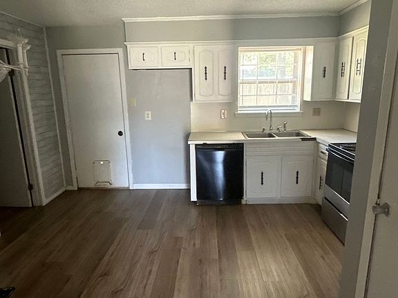 4th image of 159 Randall Dr
