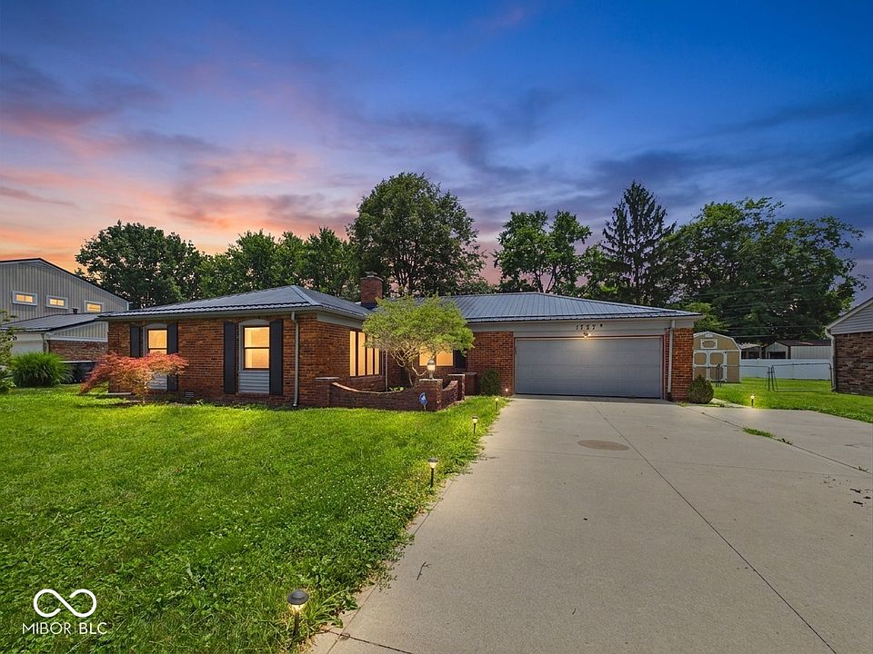 1st image of 1727 Oakwood Dr