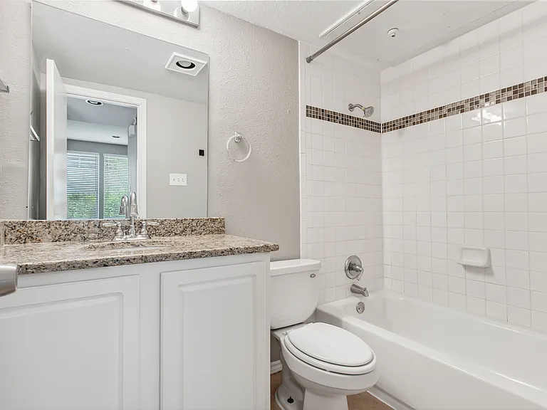 2002 N Fitzhugh Ave #2 — Photo 16