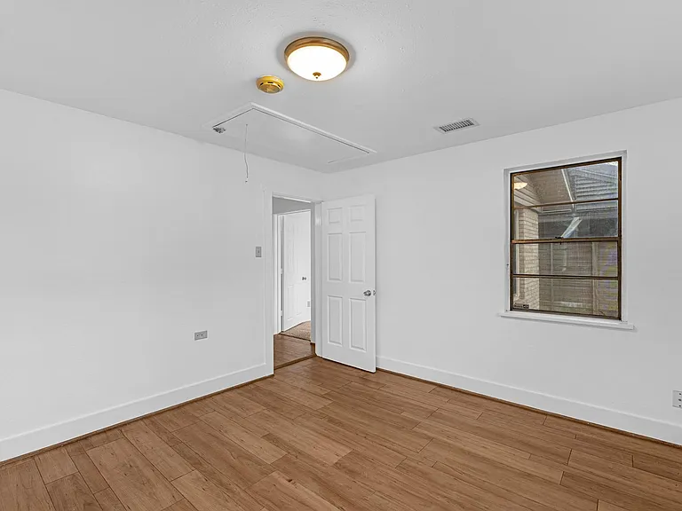 512 Gale St — Photo 15