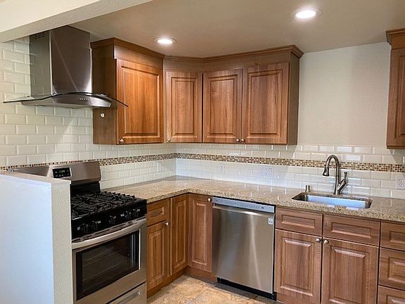 3rd image of 122 Nueva Ave #A