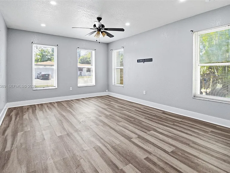 610 SW 2nd Ave #1 — Photo 6