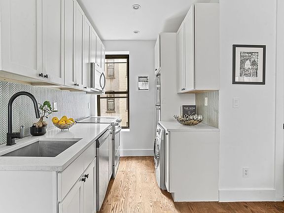 4th image of 17 E 17th St #B5