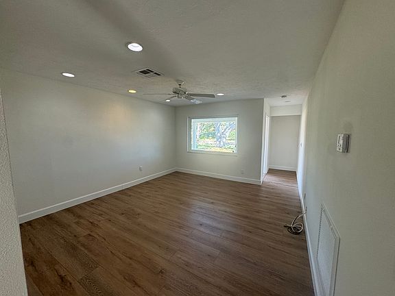 3rd image of 6710 Bayou Grande Blvd NE