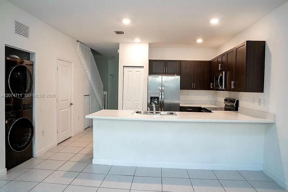 Keys Gate Residential — Photo 4