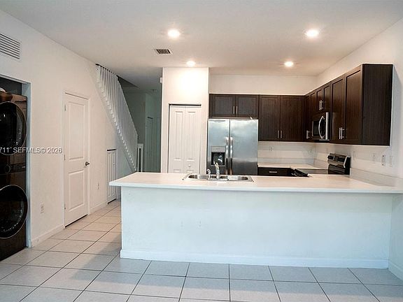 4th image of 2683 SE 19th St