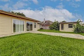 22915 Sebastian Dr — Photo 12