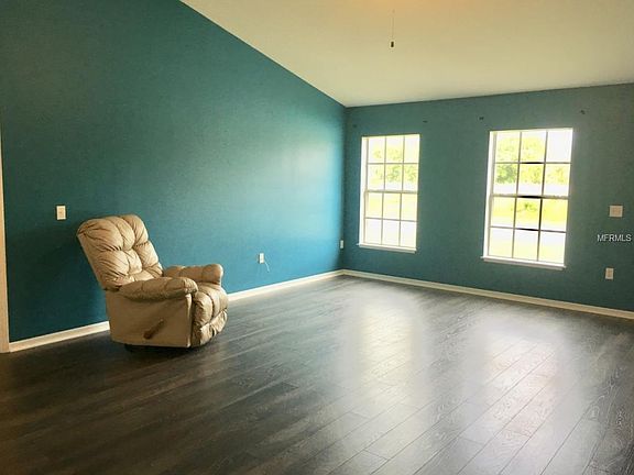 4th image of 549 SE 38th Ave