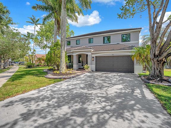 2nd image of 731 Tulip Cir