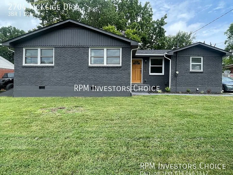 2704 McKeige Dr — Photo 1