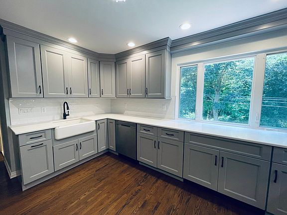4th image of 16A Jeannette Dr
