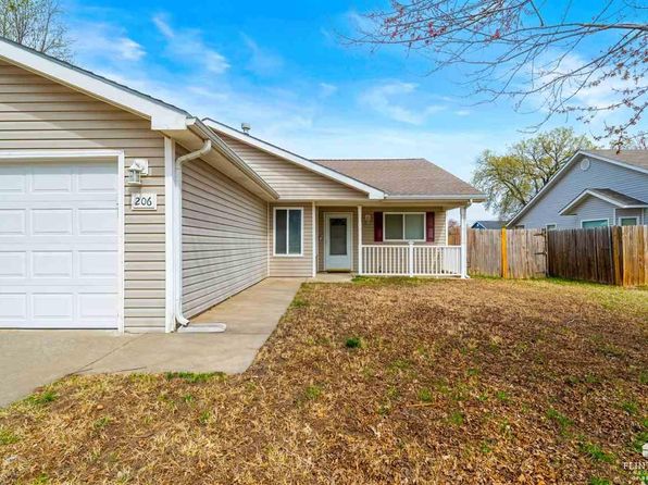 206 E 15th St, Junction City, KS 66441