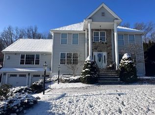 7 Carriage Chase Ln, Atkinson, NH 03811