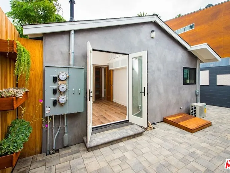 2341 Beach Ave — Photo 13