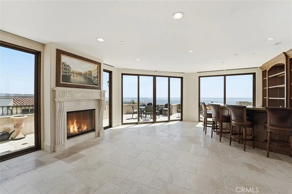 4 bed, 4500 sqft, $22,500 — Photo 2