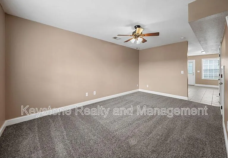 2296 McCormick Ln #J — Photo 2