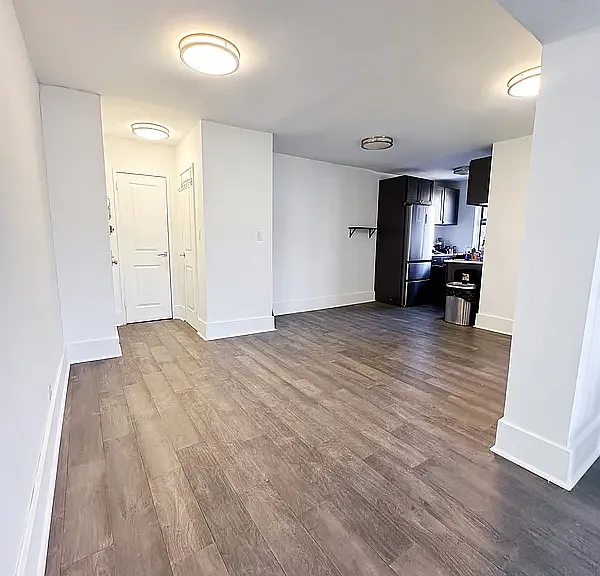 2420 Morris Ave #6A — Photo 2