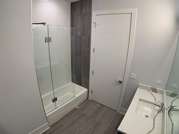 4th image of 2401 W Wabansia Ave