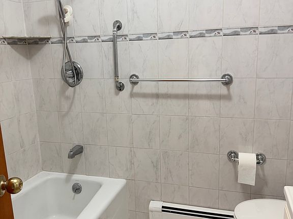 5th image of 6145 219th St Floor 2