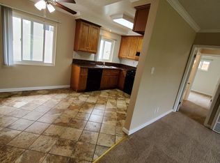 211 16th Pl APT 4, Costa Mesa, CA 92627