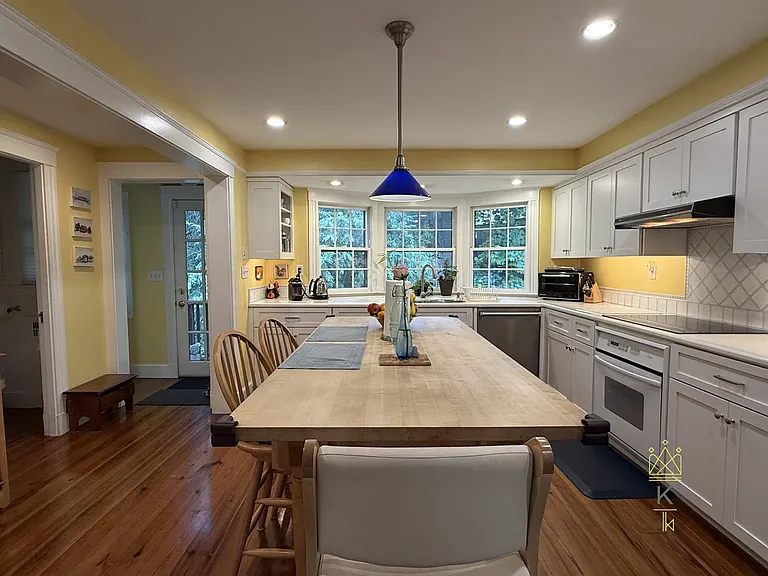 24 Beverly Rd — Photo 5